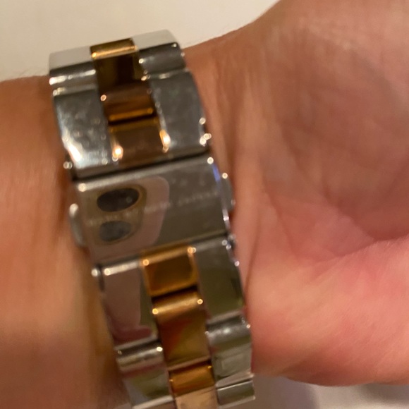 Marc Jacobs silver and gold women’s watch - Picture 2 of 3
